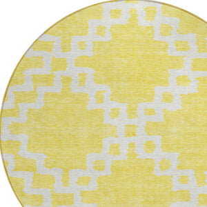 Homeroots 3' Artichoke Green And Ivory Geometric Washable Area Rug For Indoor And Outdoor Spaces, Durable Design 8' Round Polyester 593812