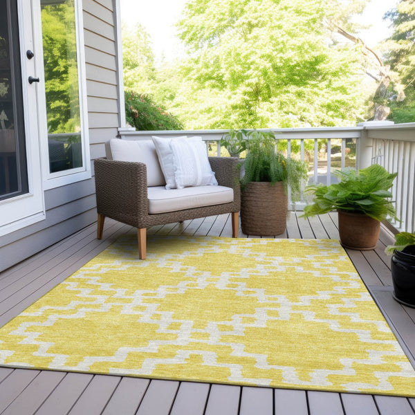 Homeroots 3' Artichoke Green And Ivory Geometric Washable Area Rug For Indoor And Outdoor Spaces, Durable Design 8' X 10' Polyester 593813