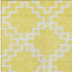 Homeroots 3' Artichoke Green And Ivory Geometric Washable Area Rug For Indoor And Outdoor Spaces, Durable Design 8' X 10' Polyester 593813