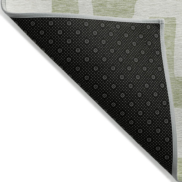 Homeroots 3' Artichoke Green Abstract Area Rug - Stylish, Washable Indoor-outdoor Design For All Spaces 3' X 5' Polyester 593816