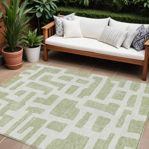 Homeroots 3' Artichoke Green Abstract Area Rug - Stylish, Washable Indoor-outdoor Design For All Spaces 8' X 10' Polyester 593819