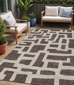 Homeroots 3' Artichoke Green Abstract Area Rug - Stylish, Washable Indoor-outdoor Design For All Spaces 5' X 8' Polyester 593829