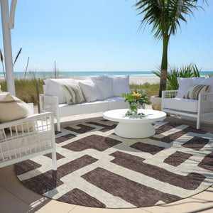 Homeroots 3' Artichoke Green Abstract Area Rug - Stylish, Washable Indoor-outdoor Design For All Spaces 8' Round Polyester 593830