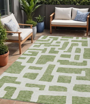 Homeroots 3' Artichoke Green Abstract Area Rug - Stylish, Washable Indoor-outdoor Design For All Spaces 5' X 8' Polyester 593841