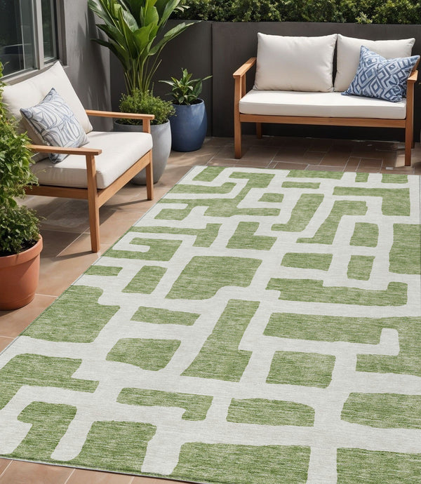 Homeroots 3' Artichoke Green Abstract Area Rug - Stylish, Washable Indoor-outdoor Design For All Spaces 5' X 8' Polyester 593841