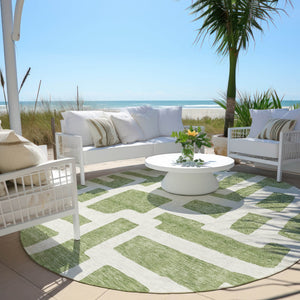 Homeroots 3' Artichoke Green Abstract Area Rug - Stylish, Washable Indoor-outdoor Design For All Spaces 8' Round Polyester 593842