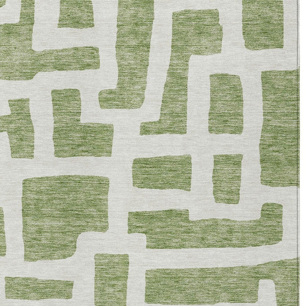 Homeroots 3' Artichoke Green Abstract Area Rug - Stylish, Washable Indoor-outdoor Design For All Spaces 8' X 10' Polyester 593843