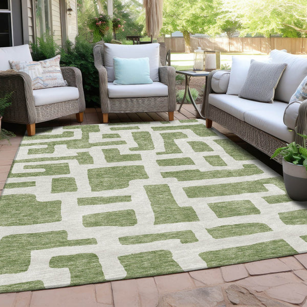 Homeroots 3' Artichoke Green Abstract Area Rug - Stylish, Washable Indoor-outdoor Design For All Spaces 10' X 14' Polyester 593845