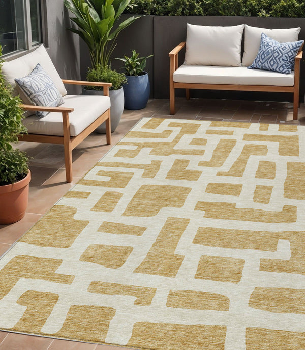 Homeroots 3' Artichoke Green Abstract Area Rug - Stylish, Washable Indoor-outdoor Design For All Spaces 5' X 8' Polyester 593847