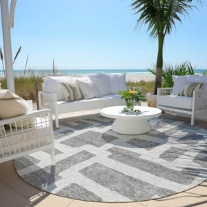 Homeroots 3' Artichoke Green Abstract Area Rug - Stylish, Washable Indoor-outdoor Design For All Spaces 8' Round Polyester 593854