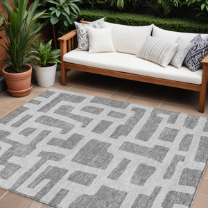 Homeroots 3' Artichoke Green Abstract Area Rug - Stylish, Washable Indoor-outdoor Design For All Spaces 10' X 14' Polyester 593857