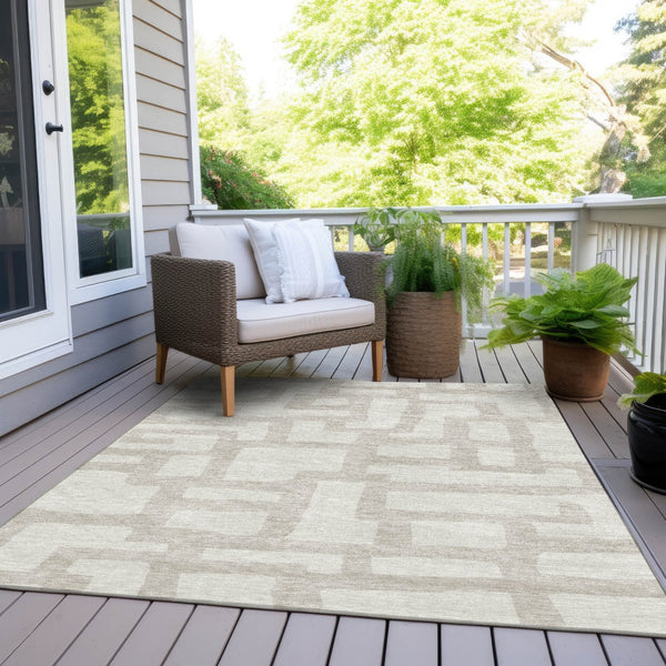 Homeroots 3' Artichoke Green Abstract Area Rug - Stylish, Washable Indoor-outdoor Design For All Spaces 3' X 5' Polyester 593858
