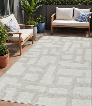 Homeroots 3' Artichoke Green Abstract Area Rug - Stylish, Washable Indoor-outdoor Design For All Spaces 5' X 8' Polyester 593859