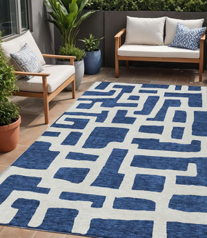 Homeroots 3' Artichoke Green Abstract Area Rug - Stylish, Washable Indoor-outdoor Design For All Spaces 5' X 8' Polyester 593865