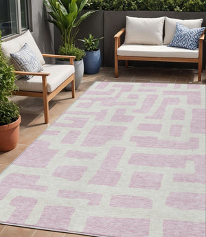 Homeroots 3' Artichoke Green Abstract Area Rug - Stylish, Washable Indoor-outdoor Design For All Spaces 5' X 8' Polyester 593877