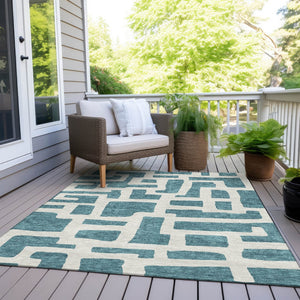 Homeroots 3' Artichoke Green Abstract Area Rug - Stylish, Washable Indoor-outdoor Design For All Spaces 5' X 8' Polyester 593897