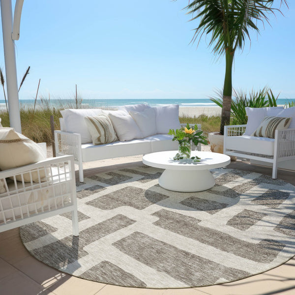 Homeroots 3' Artichoke Green Abstract Area Rug - Stylish, Washable Indoor-outdoor Design For All Spaces 8' Round Polyester 593904