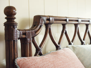 Lexington Tommy Bahama Home Island Breeze Rattan Bed - Embrace Relaxed Living With Elegant Design And Natural Materials In Your Home Caribbean Sunset  593-134c