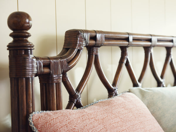 Lexington Tommy Bahama Home Island Breeze Rattan Bed - Embrace Relaxed Living With Elegant Design And Natural Materials In Your Home Caribbean Sunset  593-134c