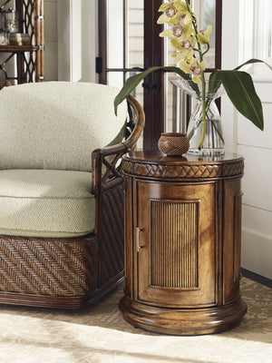 Lexington Tommy Bahama Home Belize Round End Table - Exquisite Caribbean Design With Woven Rattan, Cherry Veneer & Adjustable Shelf Caribbean Sunset  593-950