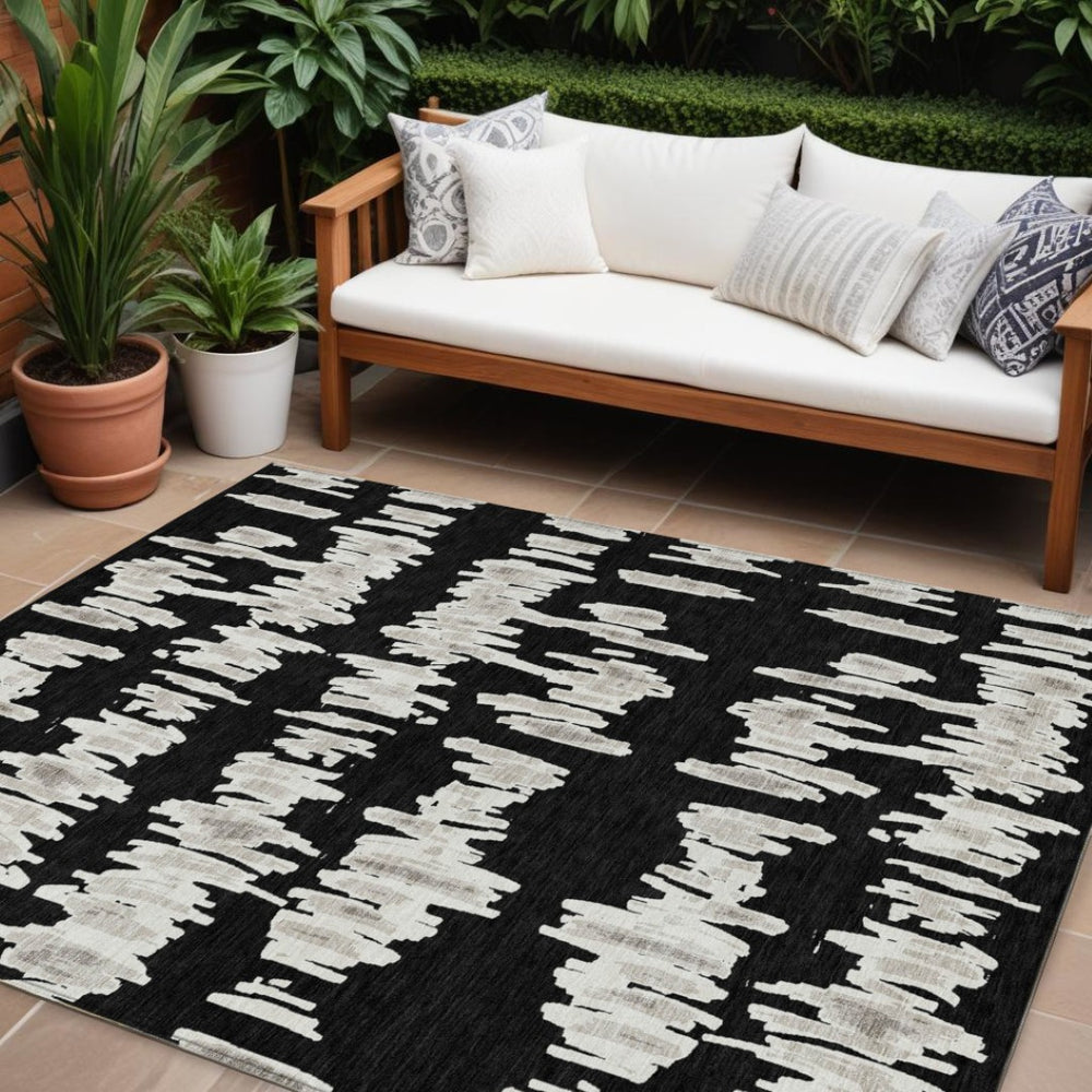 HomeRoots 5' Black Ivory Gray Striped Area Rug - Stylish, Washable, Durable Indoor/Outdoor Design for Any Space 10' X 14' 594003