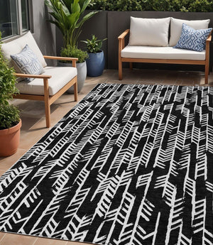 Homeroots 3' Beige And Ivory Tribal Washable Indoor Outdoor Area Rug - Durable, Stylish, Perfect For Any Space 5' X 8' Polyester 594077