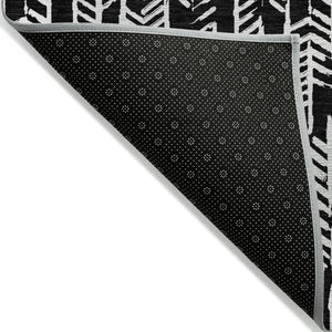 Homeroots 3' Beige And Ivory Tribal Washable Indoor Outdoor Area Rug - Durable, Stylish, Perfect For Any Space 5' X 8' Polyester 594077