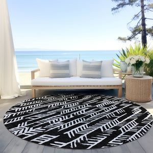 Homeroots 3' Beige And Ivory Tribal Washable Indoor Outdoor Area Rug - Durable, Stylish, Perfect For Any Space 8' Round Polyester 594078