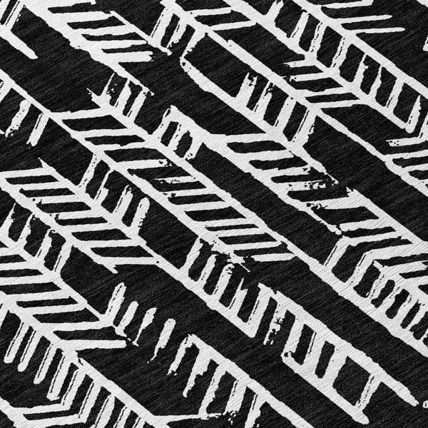 Homeroots 3' Beige And Ivory Tribal Washable Indoor Outdoor Area Rug - Durable, Stylish, Perfect For Any Space 8' Round Polyester 594078