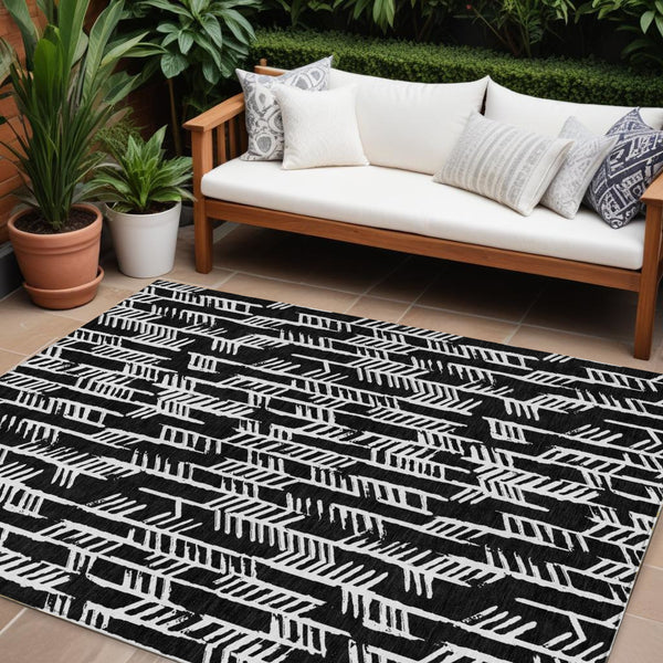 Homeroots 3' Beige And Ivory Tribal Washable Indoor Outdoor Area Rug - Durable, Stylish, Perfect For Any Space 8' X 10' Polyester 594079