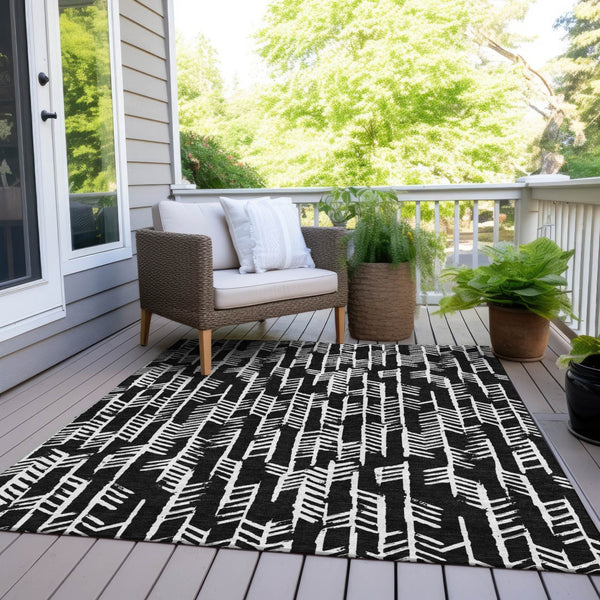 Homeroots 3' Beige And Ivory Tribal Washable Indoor Outdoor Area Rug - Durable, Stylish, Perfect For Any Space 8' X 10' Polyester 594079
