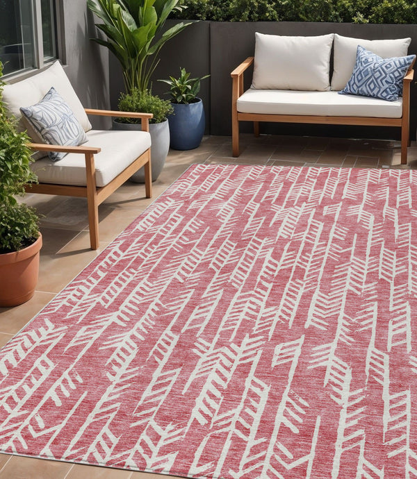 Homeroots 3' Beige And Ivory Tribal Washable Indoor Outdoor Area Rug - Durable, Stylish, Perfect For Any Space 5' X 8' Polyester 594083