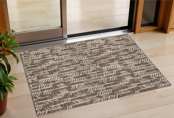 Homeroots 3' Beige And Ivory Tribal Washable Indoor Outdoor Area Rug - Durable, Stylish, Perfect For Any Space 3' X 5' Polyester 594088