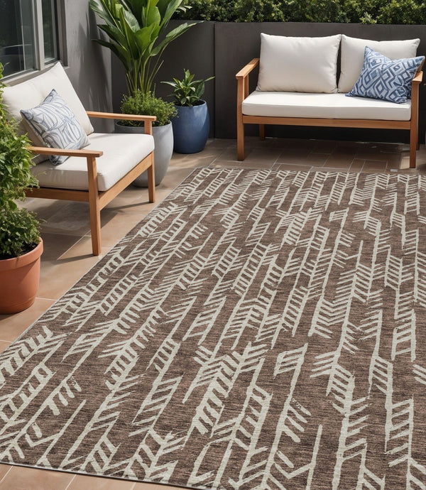 Homeroots 3' Beige And Ivory Tribal Washable Indoor Outdoor Area Rug - Durable, Stylish, Perfect For Any Space 5' X 8' Polyester 594089