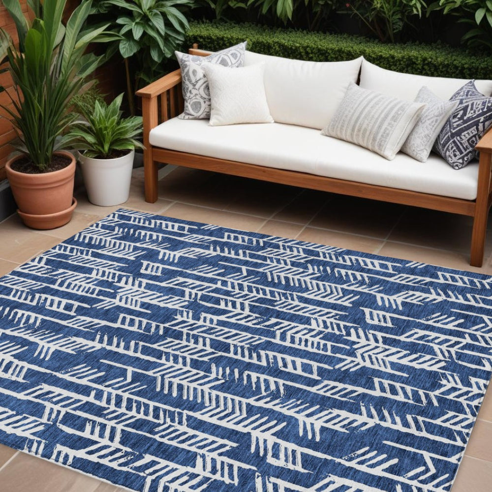 HomeRoots 5' Navy Blue and Ivory Tribal Area Rug - Stylish, Durable, Machine-Washable for Indoor/Outdoor Spaces 10' X 14' 594129
