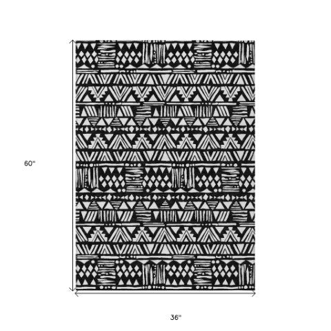 Homeroots 3' Black And Ivory Southwestern Washable Area Rug - Stylish Indoor/Outdoor Design For Any Space 3' X 5' Polyester 594148