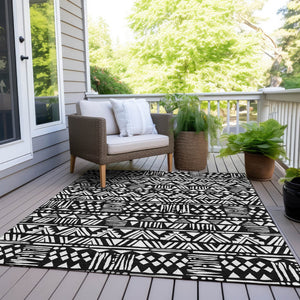 Homeroots 3' Black And Ivory Southwestern Washable Area Rug - Stylish Indoor/Outdoor Design For Any Space 3' X 5' Polyester 594148