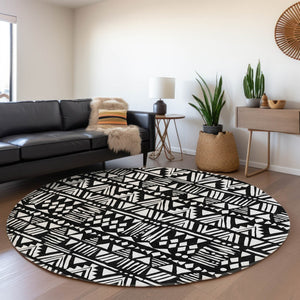 Homeroots 3' Black And Ivory Southwestern Washable Area Rug - Stylish Indoor/Outdoor Design For Any Space 8' Round Polyester 594150