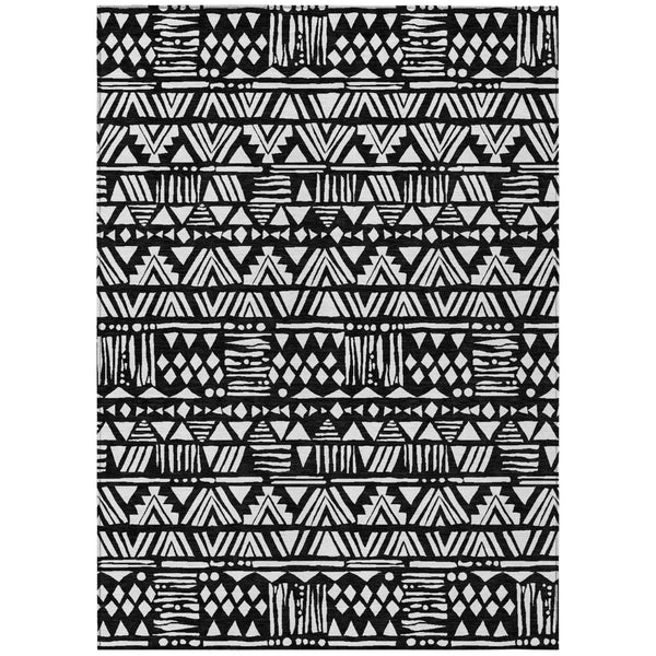HomeRoots 5' Black and Ivory Southwestern Area Rug – Stylish, Washable Design for Indoor and Outdoor Spaces 8' X 10' 594151