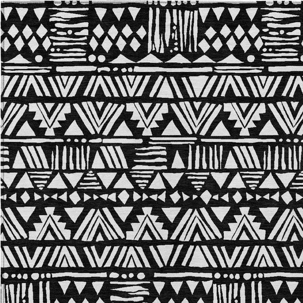 Homeroots 3' Black And Ivory Southwestern Washable Area Rug - Stylish Indoor/Outdoor Design For Any Space 9' X 12' Polyester 594152