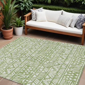 Homeroots 3' Black And Ivory Southwestern Washable Area Rug - Stylish Indoor/Outdoor Design For Any Space 10' X 14' Polyester 594171