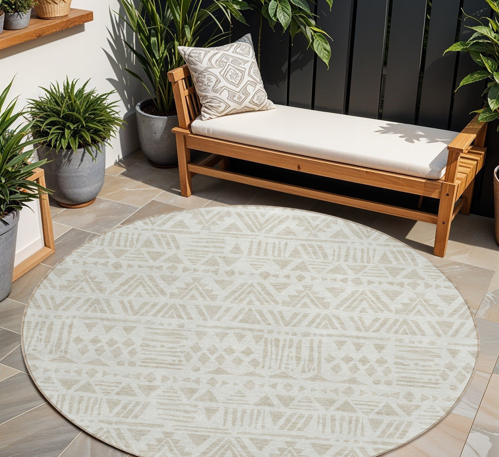 Homeroots 3' Black And Ivory Southwestern Washable Area Rug - Stylish Indoor/Outdoor Design For Any Space 8' Round Polyester 594174