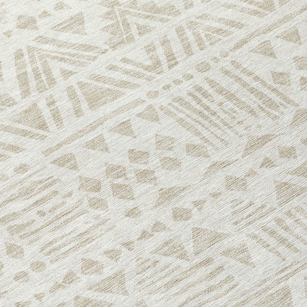 Homeroots 3' Black And Ivory Southwestern Washable Area Rug - Stylish Indoor/Outdoor Design For Any Space 8' Round Polyester 594174