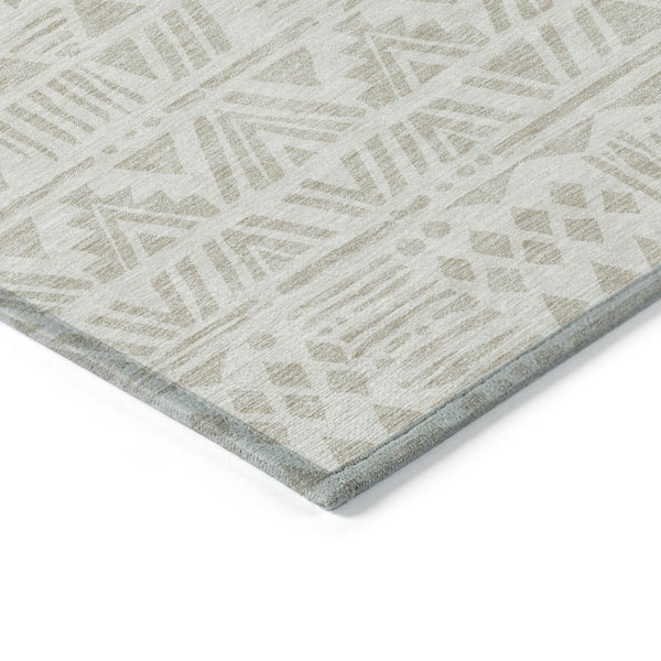 Homeroots 3' Black And Ivory Southwestern Washable Area Rug - Stylish Indoor/Outdoor Design For Any Space 10' X 14' Polyester 594177