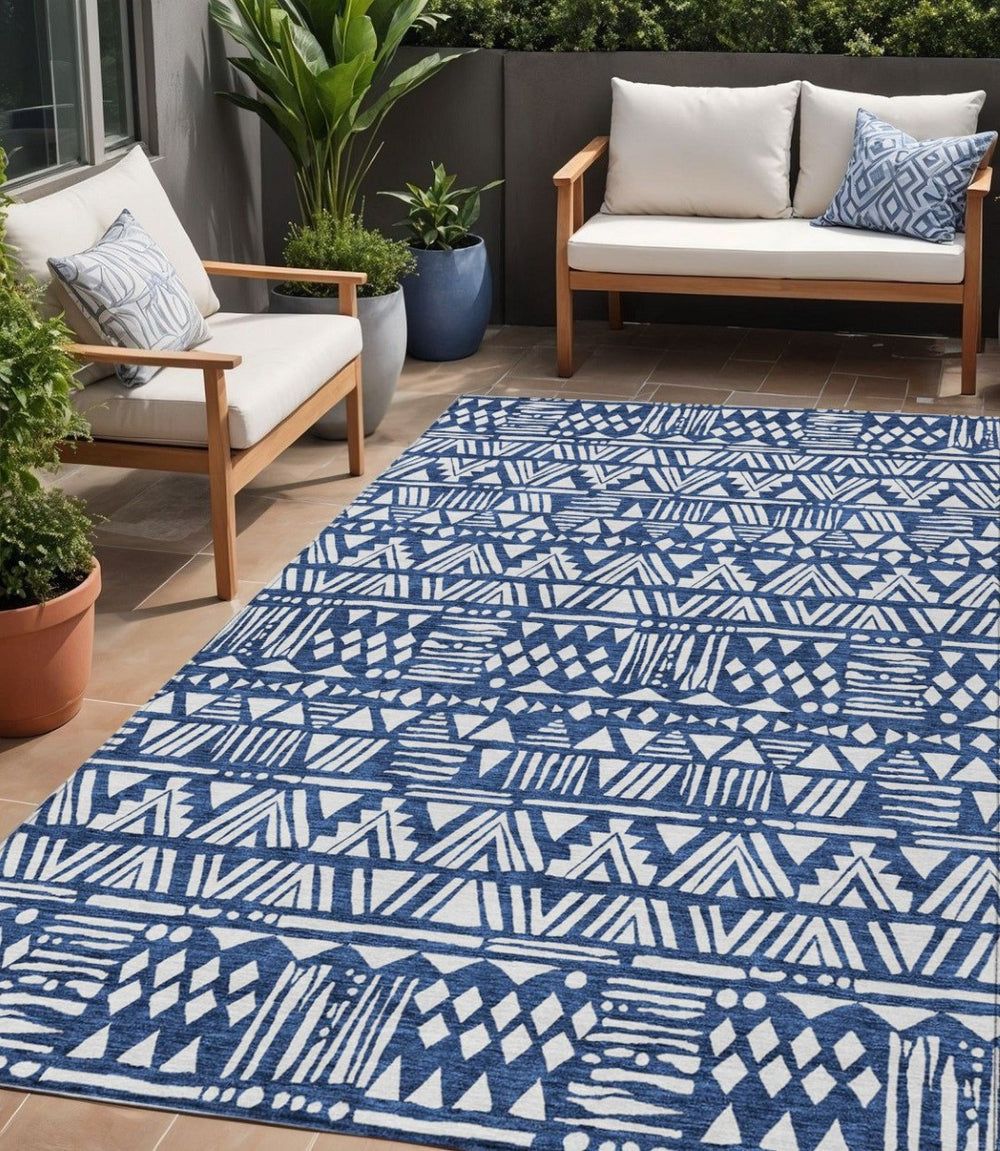 HomeRoots 5' Stylish Navy Blue and Ivory Southwestern Area Rug – Durable, Washable, Perfect for Indoor/Outdoor Use 5' X 8' 594179