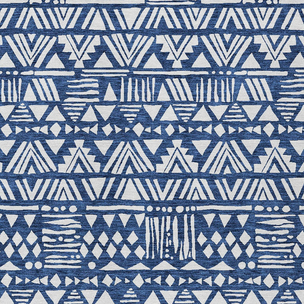 Homeroots 3' Black And Ivory Southwestern Washable Area Rug - Stylish Indoor/Outdoor Design For Any Space 5' X 8' Polyester 594179