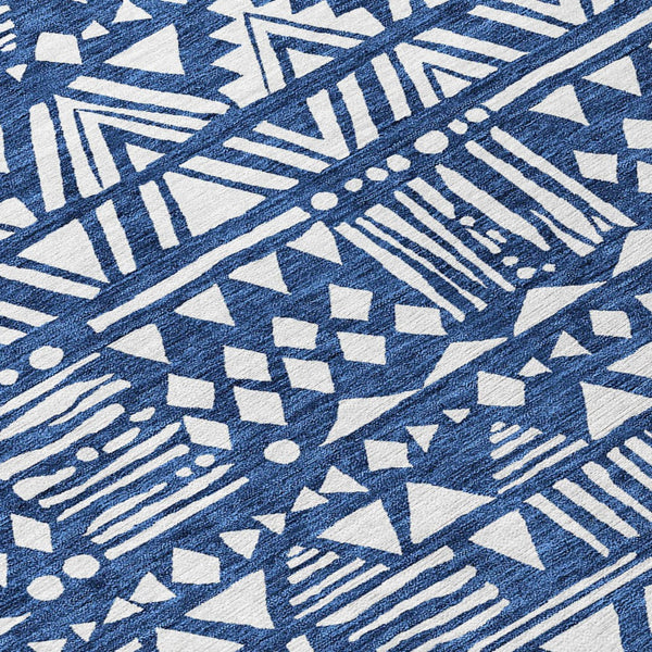 Homeroots 3' Black And Ivory Southwestern Washable Area Rug - Stylish Indoor/Outdoor Design For Any Space 8' Round Polyester 594180