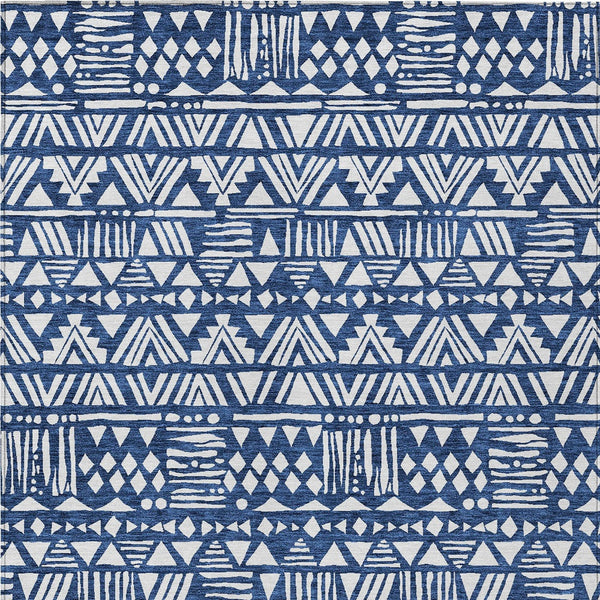 Homeroots 3' Black And Ivory Southwestern Washable Area Rug - Stylish Indoor/Outdoor Design For Any Space 8' X 10' Polyester 594181