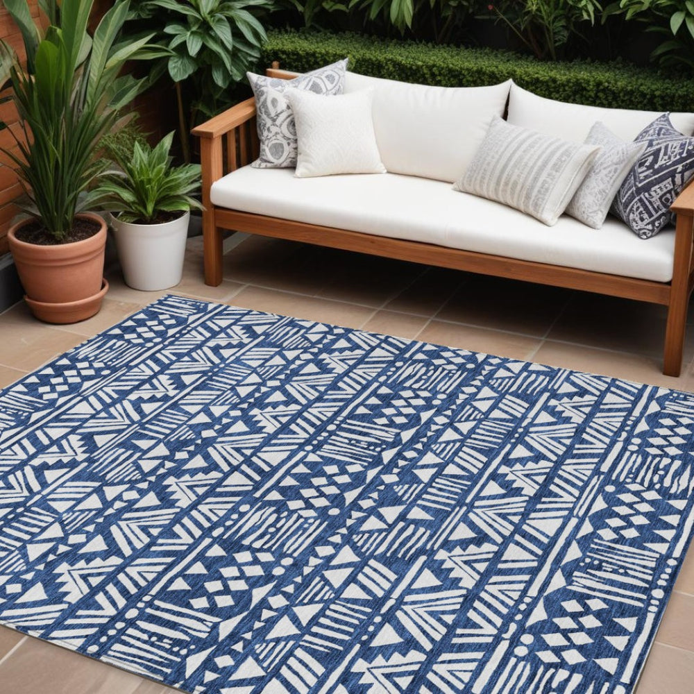 HomeRoots 9' Navy Blue and Ivory Southwestern Area Rug - Washable, Durable, Perfect for Indoor & Outdoor Use 9' X 12' 594182