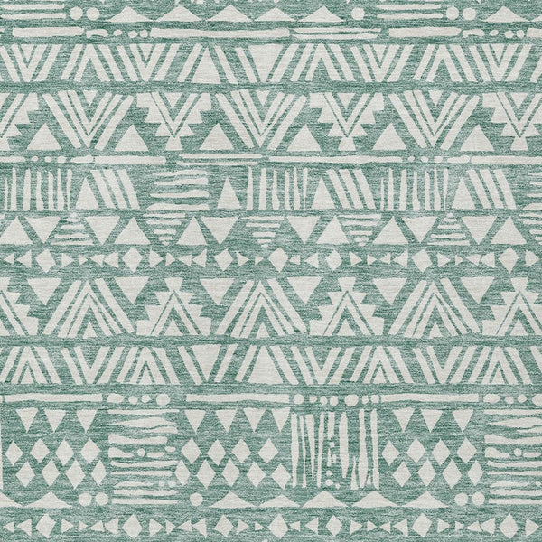 Homeroots 3' Black And Ivory Southwestern Washable Area Rug - Stylish Indoor/Outdoor Design For Any Space 3' X 5' Polyester 594184